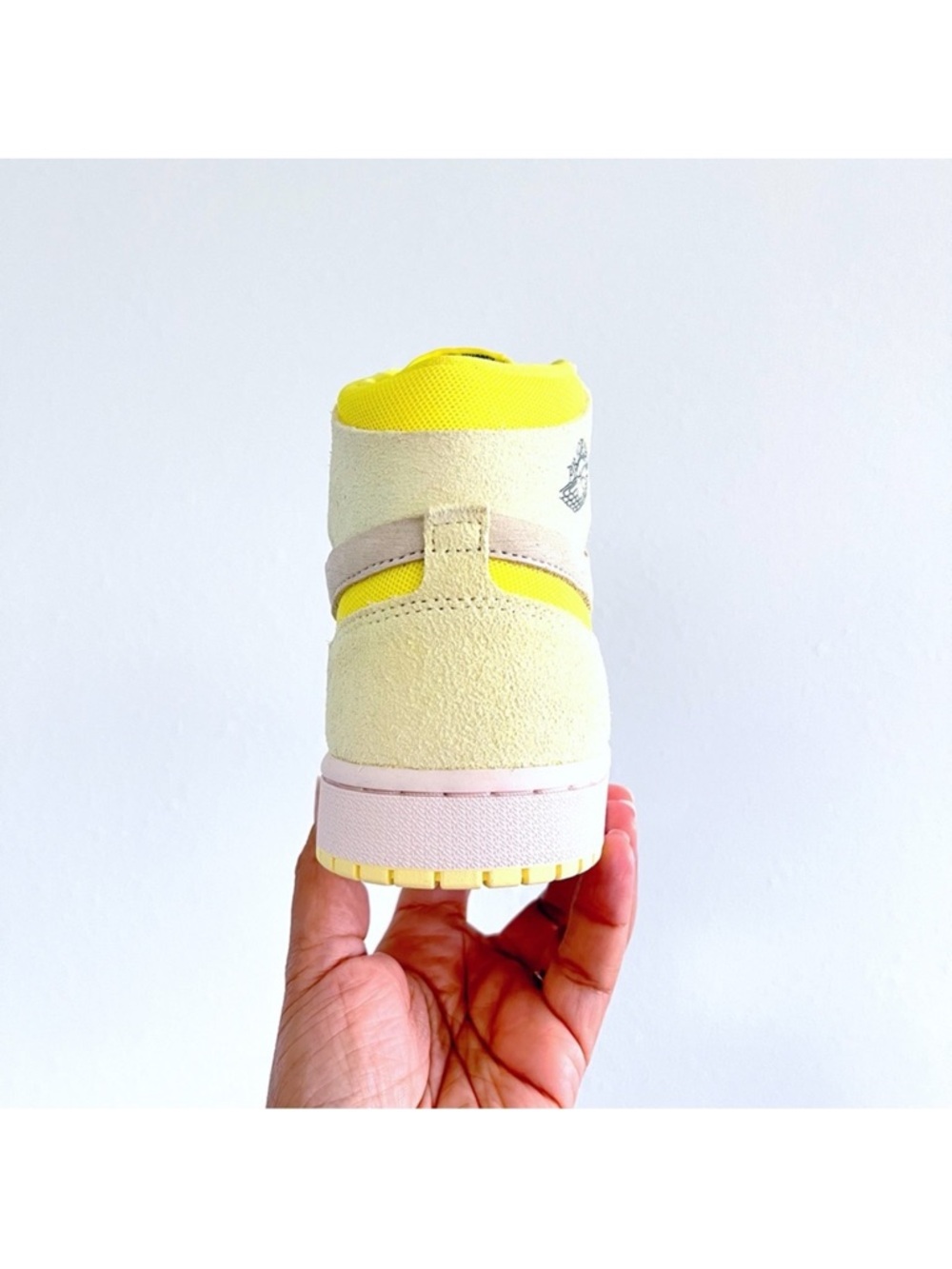 Nike Air Jordan 1 Zoom Air Comfort 2 High-Top Women’s Sneaker Size 9 - Picture 5 of 6